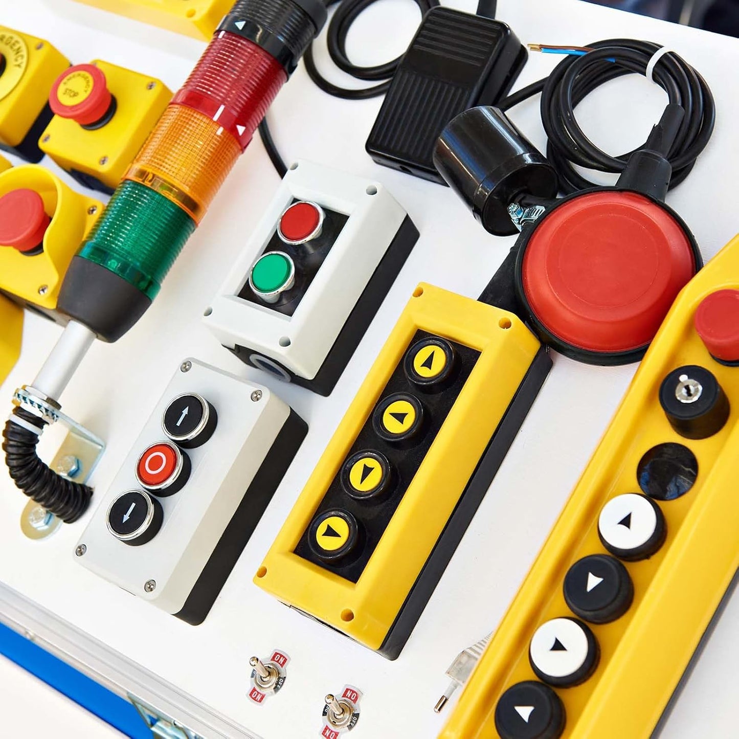 uxcell Push Button Switch Control Station Box 22mm 4 Button Aperture White and Black