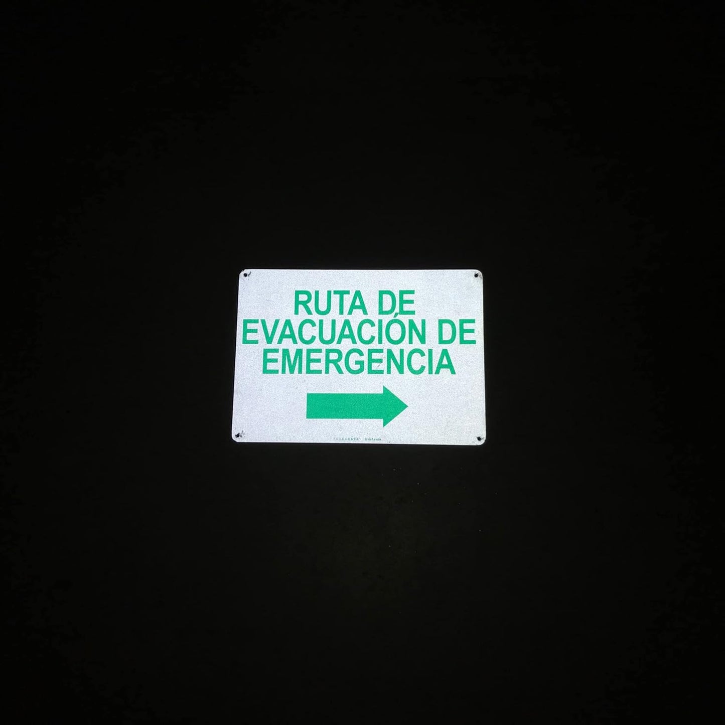 TRADESAFE Emergency Evacuation Route Arrow Right Sign – Ruta De Evacuación De Emergencia Spanish Sign, Quick Install, Light Reflective, UV-Resistant, Waterproof, 14” X 10” Aluminum Safety Signs