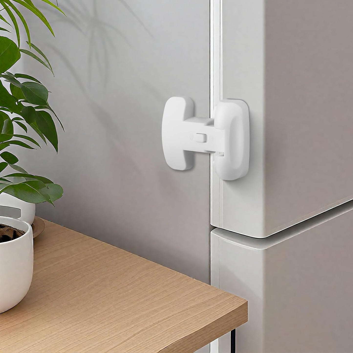 YCT Baby Proof Fridge Lock, Refrigerator Fridge Freezer Door Latch to Keep Closed, Automatically Lock While Closing The Door, Easy to Install (White 2PCS)
