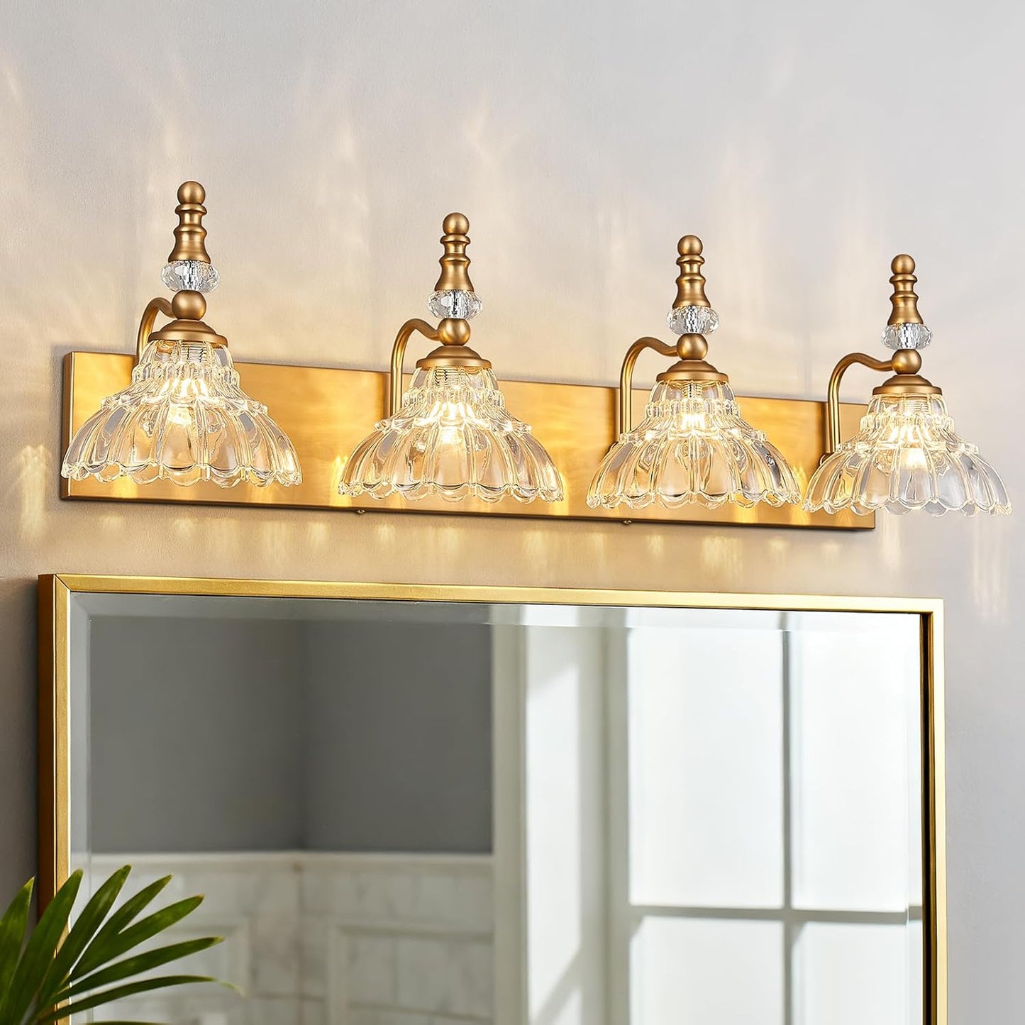 Vintage Bathroom Vanity Light, 4-Light Brass Vanity Lighting Fixture with Flower Glass Shade, Bathroom Lighting Fixtures Over Mirror