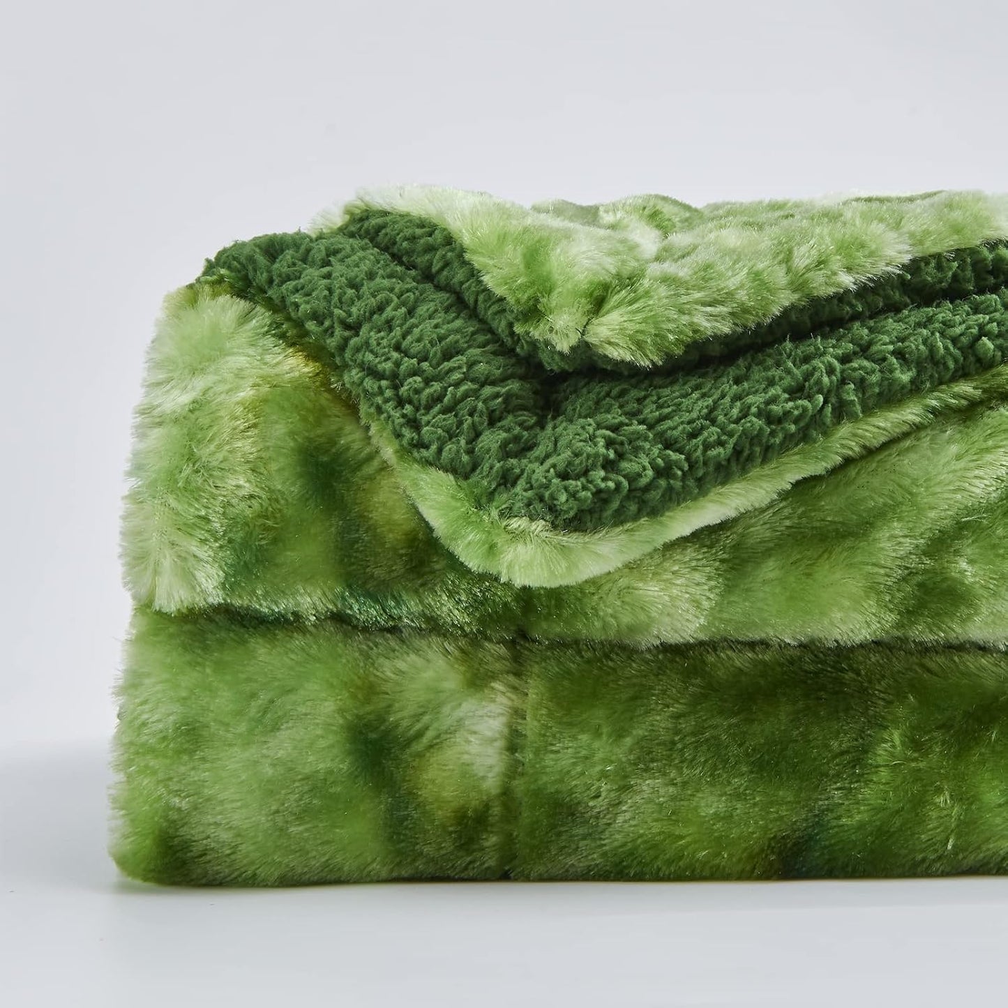 NEWCOSPLAY Super Soft Faux Fur Throw Blanket for Couch Green Sherpa Fuzzy Plush Warm Blanket for Sofa Bed (Green, Throw(40"x50"))
