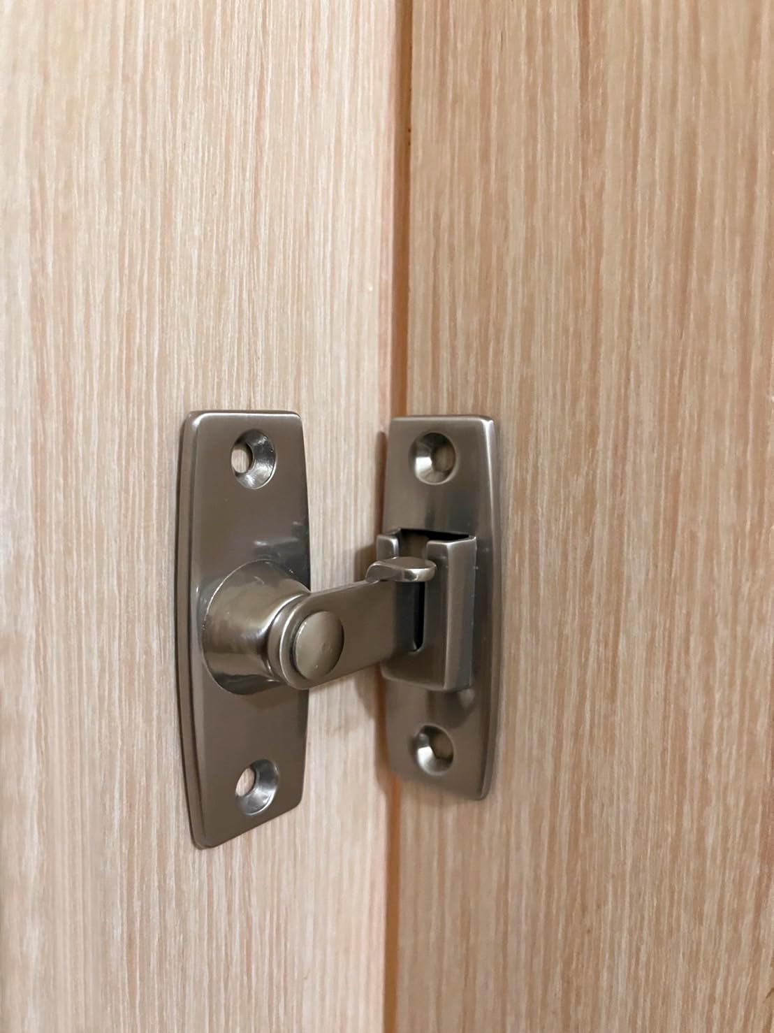 QCAA 2.5" Heavy Forged Solid Brass Door Latch, 90 Degree Right Angle Door Latch Buckle for Doors & Windows, Antique Brass, 1 Pack, Made in Taiwan