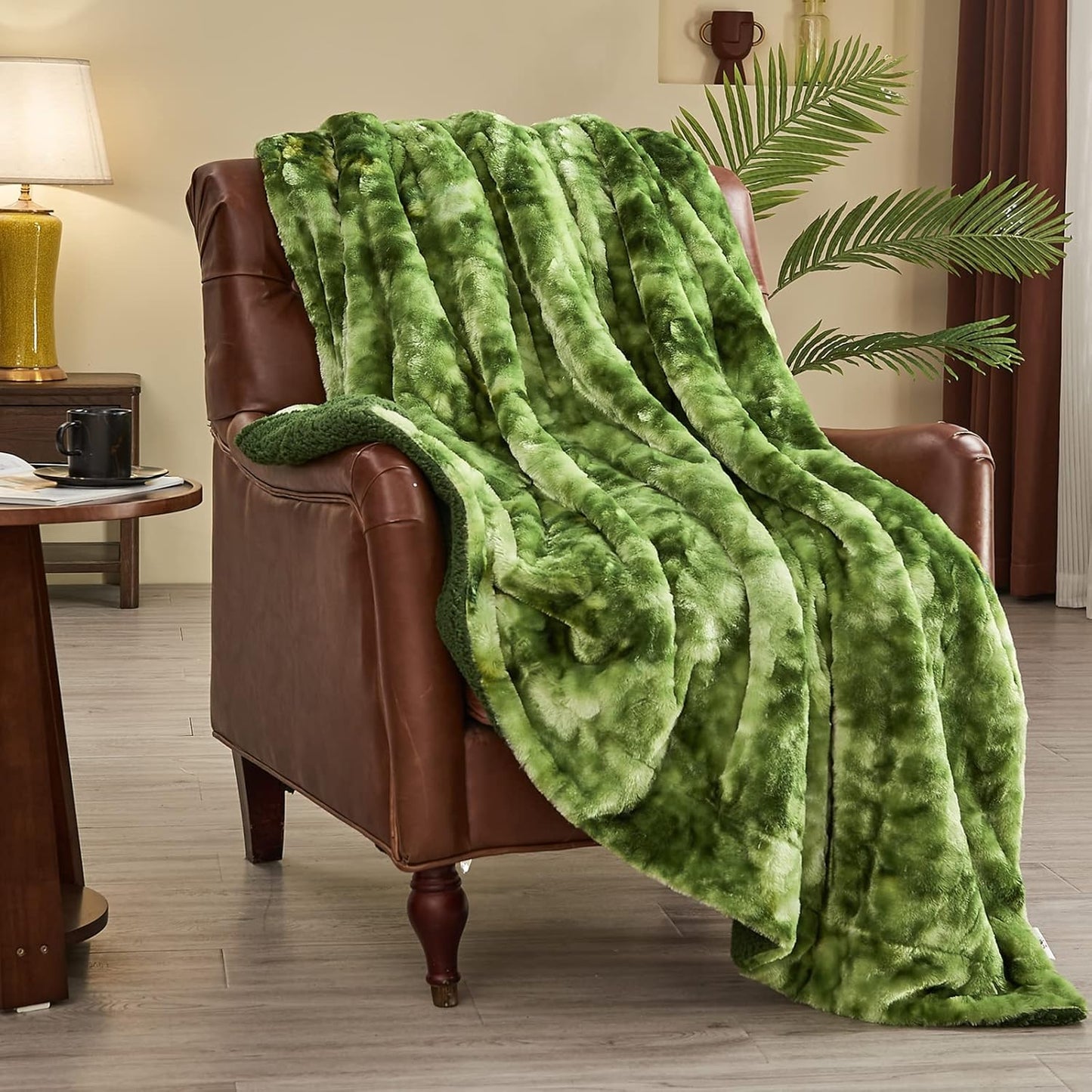 NEWCOSPLAY Super Soft Faux Fur Blanket Twin Size Green Sherpa Fuzzy Plush Warm Blanket for Sofa Bed (Green, Twin(60"x80"))