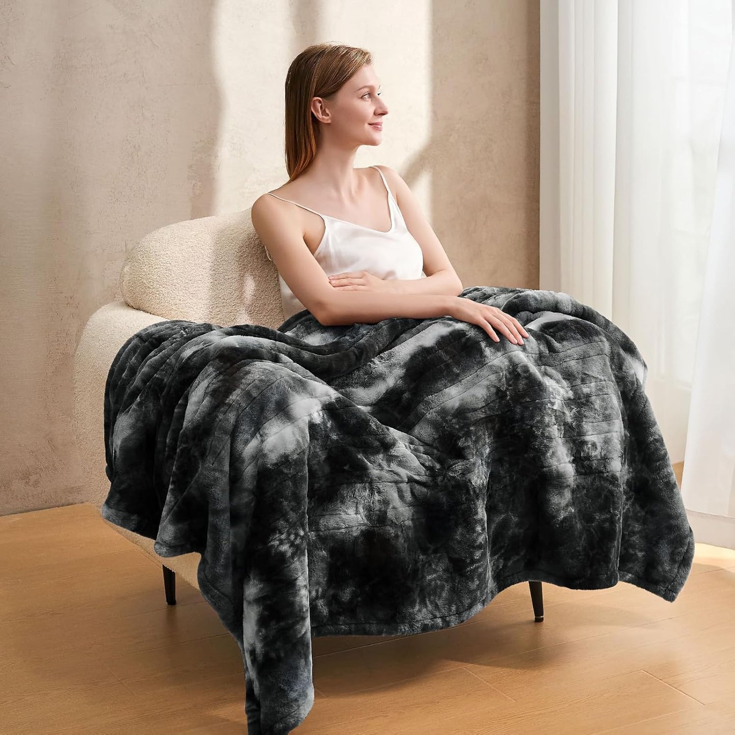 Electric Heated Blanket 84"x90",Luxury Black Faux Fur Electric Blanket ，Fast Heating Soft Fluffy Thick Electric Blanket with 10 Heating Levels & 12H Auto Off